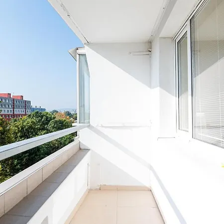 Skyline Elegance With Free Parking Apartment Bratislava Exterior photo