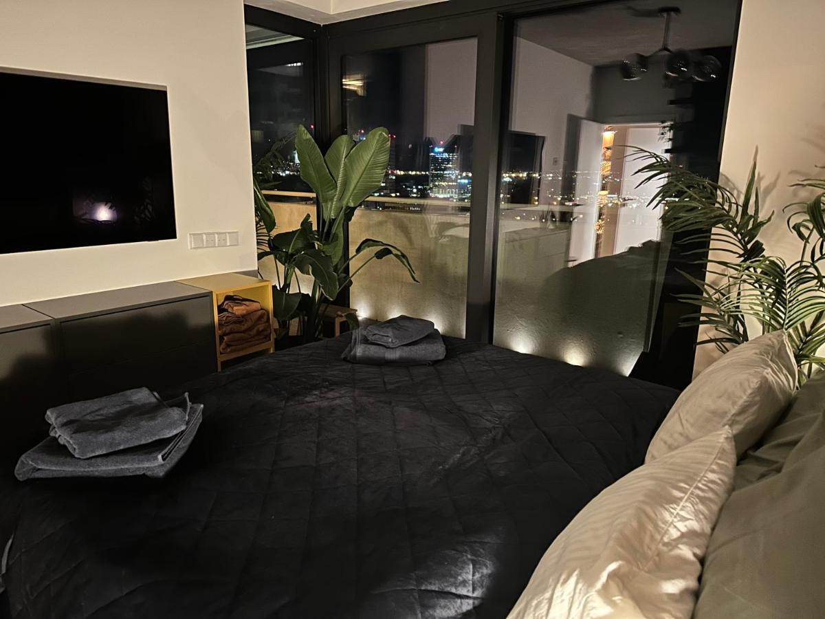 Apartment Skyline Elegance With Free Parking Bratislava