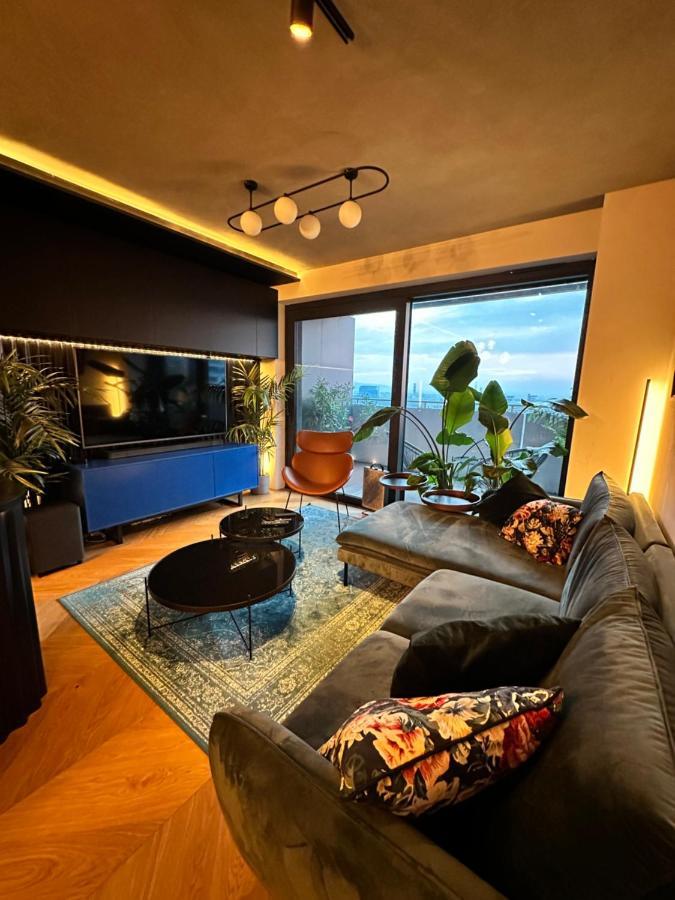 Skyline Elegance With Free Parking Bratislava