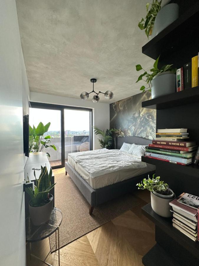Skyline Elegance With Free Parking