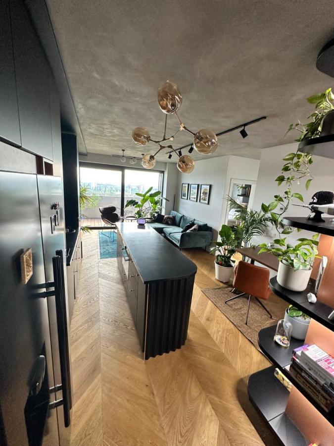Skyline Elegance With Free Parking