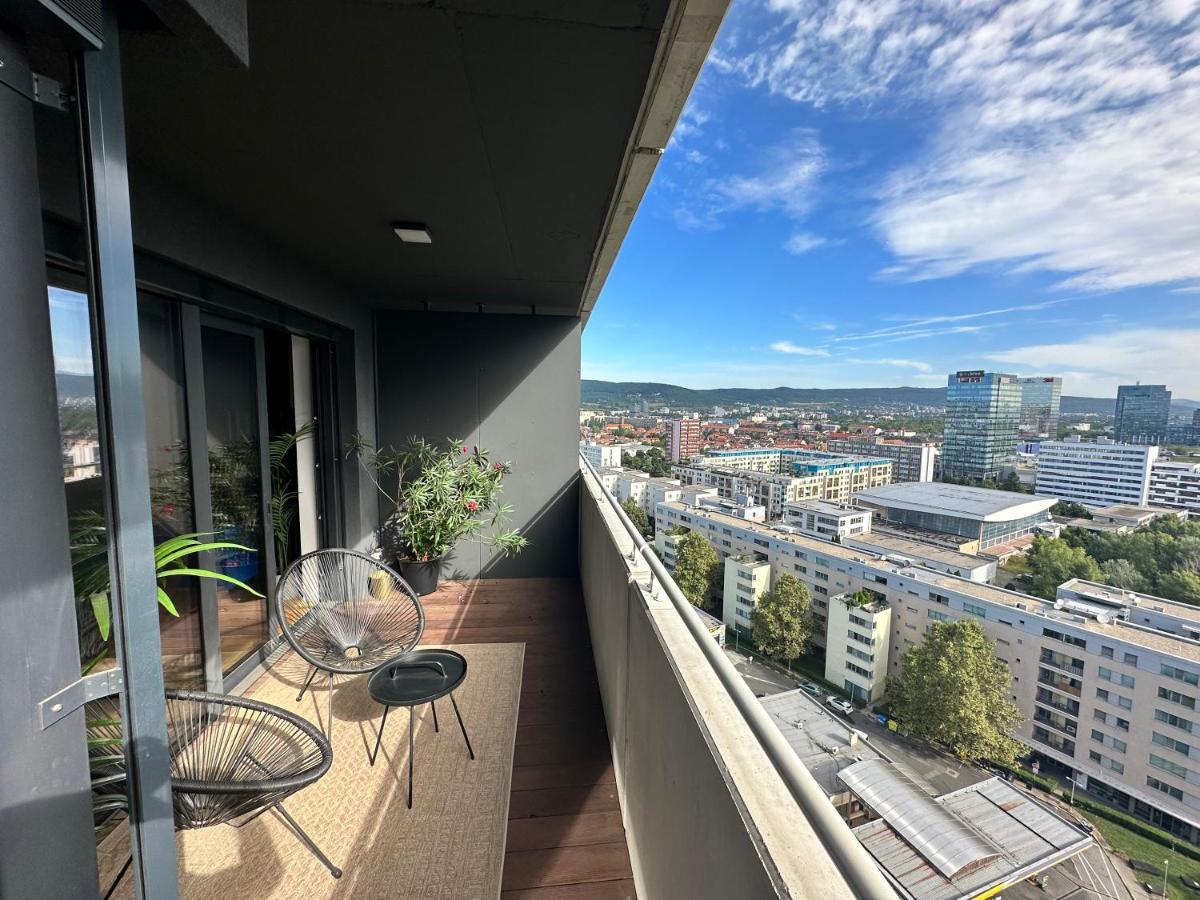 Skyline Elegance With Free Parking Apartment Bratislava